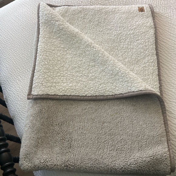 UGG Other - UGG Sherpa Reversible Throw Blanket | Cream Taupe | Cozy Plush | 50x68